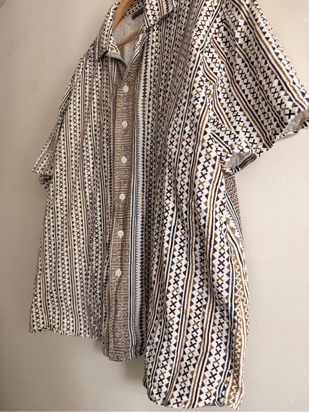 Men's Tribal Patterned Button-Up - Picture 4 of 7